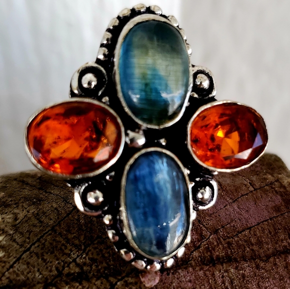 ***Sale*** New Kyanite & Garnet 925 Silver Ring. - Picture 2 of 8